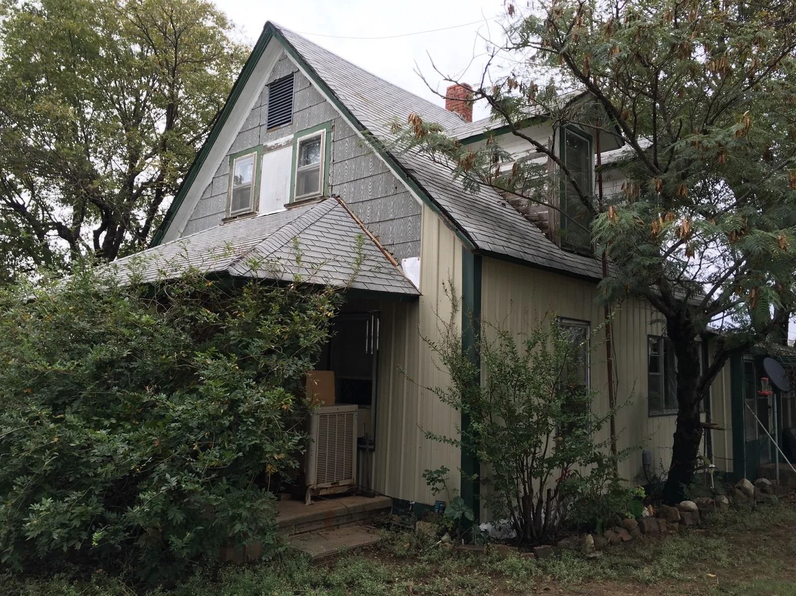 Home exterior before siding renovation