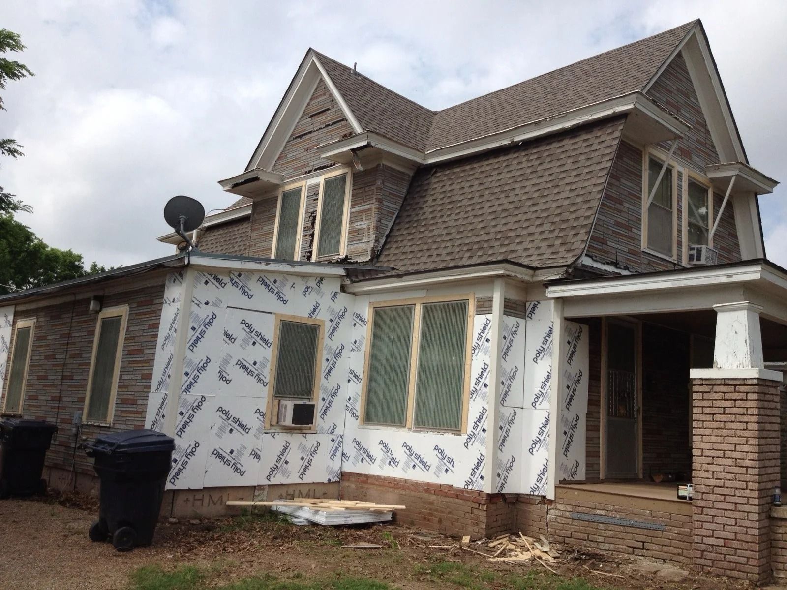 Home exterior before window and siding updates